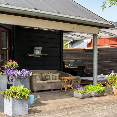 Semesterbostad Holiday Tubbi - 10m From The Sea In Se Jutland Hejls